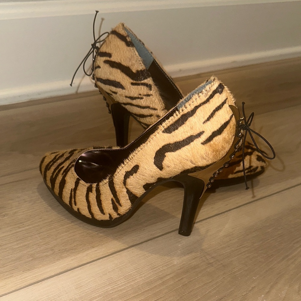 EUC mark. brand Tiger Stripe Animal Print Women’s Heels Size 7